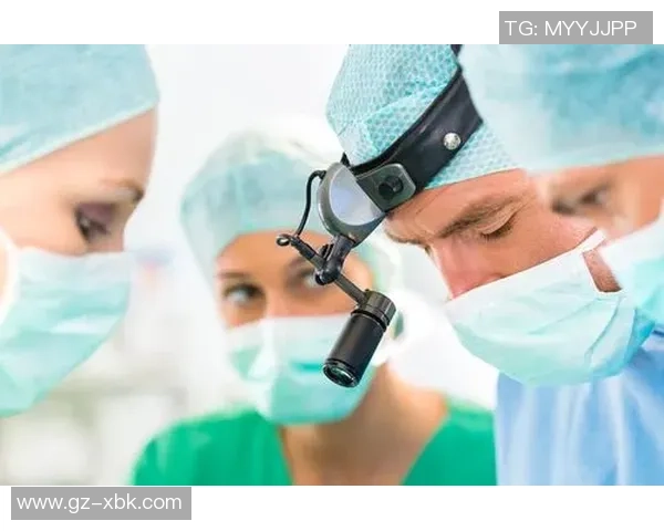 足球场上的白衣天使职业医生的双重人生与荣耀之路