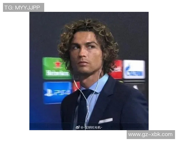 足球明星卷发女生的魅力瞬间展现与时尚风潮的完美结合