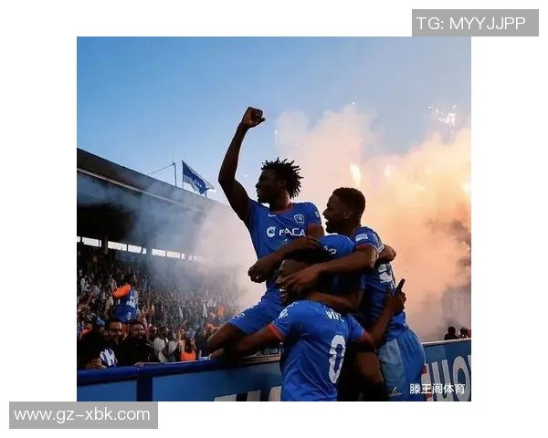 足球明星挥杆精彩瞬间视频合集展现运动魅力与激情碰撞