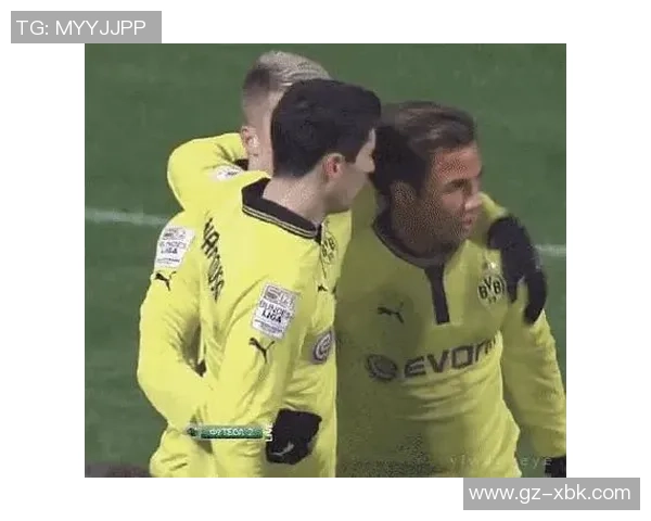 足球明星遭遇兄弟背叛情感纠葛引发媒体热议与球迷关注